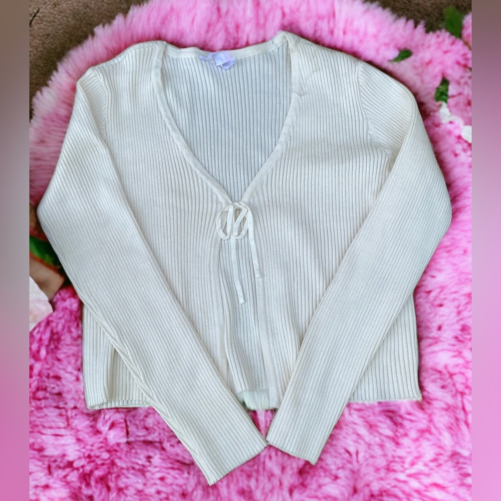 White Sweater tie Top Size XL - Picture 2 of 2